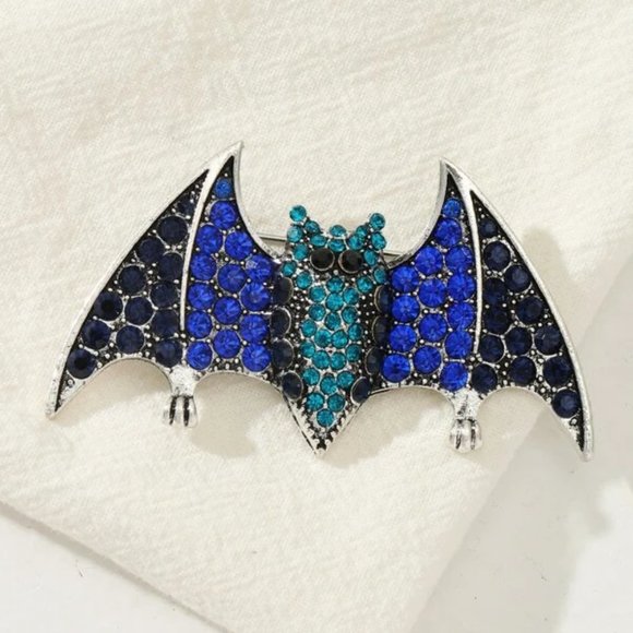SPOOKY Bat Brooch - Picture 1 of 4